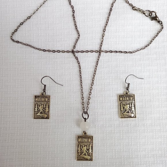 Bigfoot "Warning" Earrings & Necklace set - Picture 5 of 5